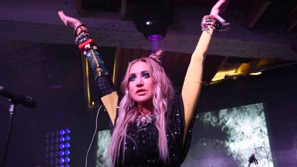 Линда Девять Ангелов