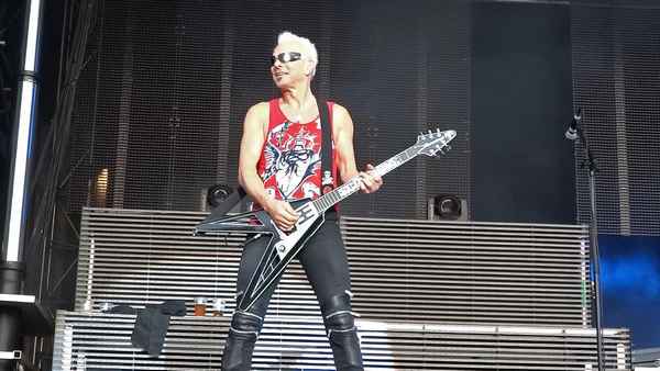 Scorpions Raised on rock