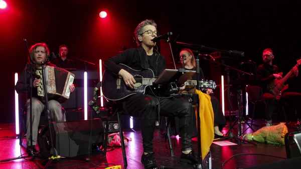 Сурганова и Оркестр Абсолютный сталевар