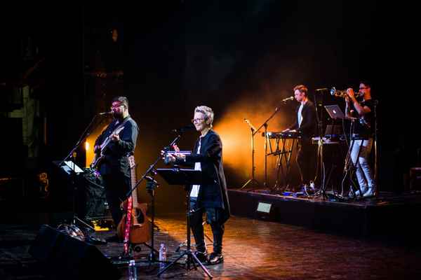 Сурганова и Оркестр Лирическая геополитическая Сурганова и Оркестр Лирическая геополитическая