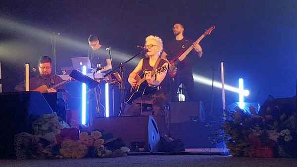 Сурганова и Оркестр Ну почему же я вру