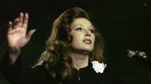 Алла Пугачева Женщина, которая поёт