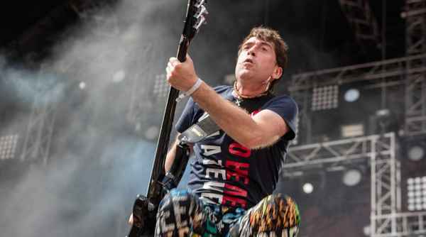 Ногу Свело! У берега реки