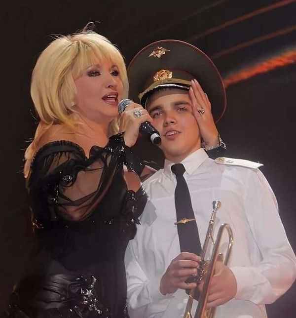 Ирина Аллегрова Младший лейтенант