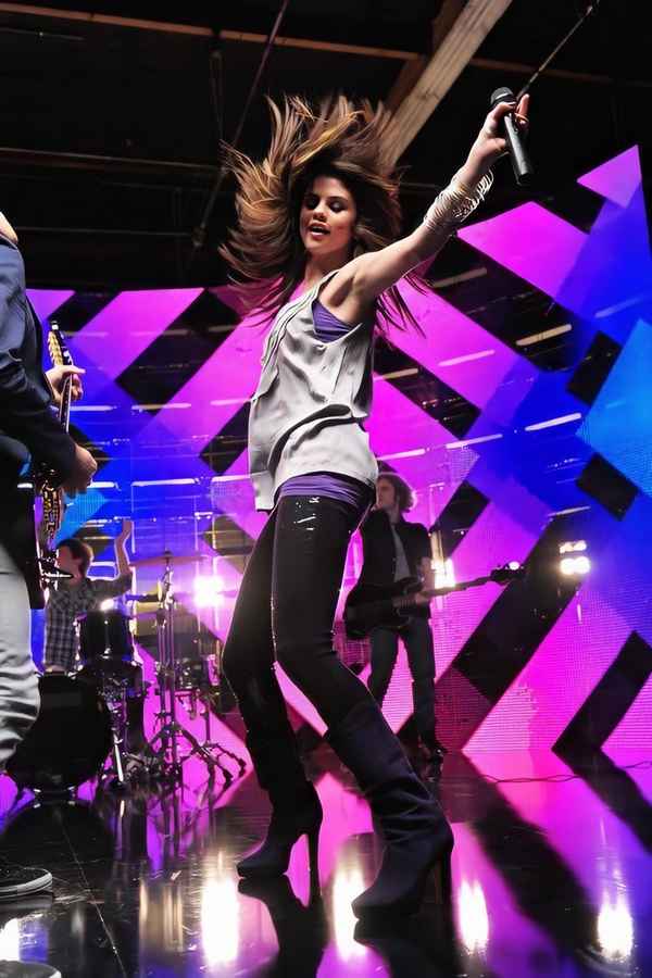 Selena Gomez Falling Down Selena Gomez Falling Down